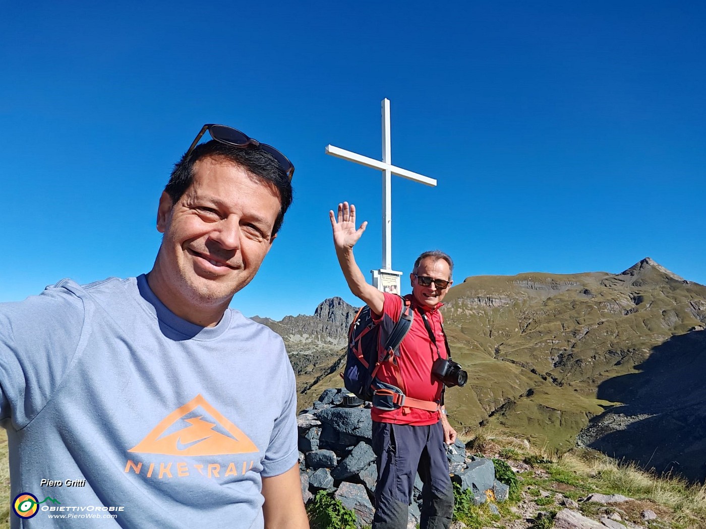 11 Dalla Cima di Mezzeno (2320 m) la nostra meta in alto a dx il Pizzo Farno (2506 m).jpg